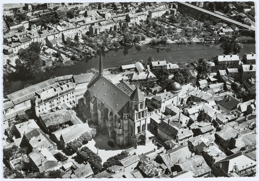 Vorschaubild Poitiers: Luftaufnahme mit Sainte-Radegonde(Postkarte aus der Diakartei) 